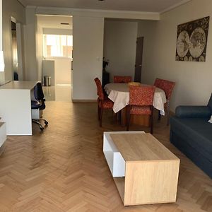 3 Amplios ambientes excelente ubicacion-Avenida Corrientes Almagro- Cerca de todo